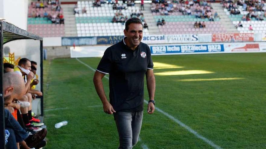 Miguel Losada celebra la victoria de los suyos.