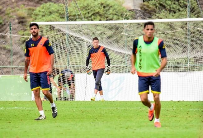 Entrenamiento de la UD Las Palmas en Barranco ...