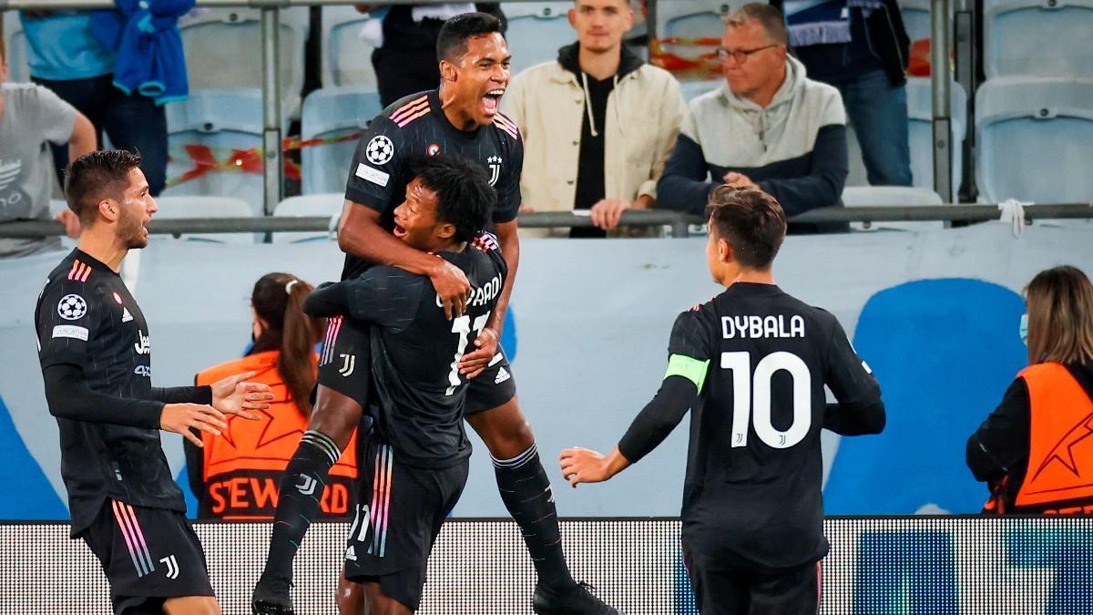 Alex Sandro festeja el primer gol de la Juventus en el campo del Malmö