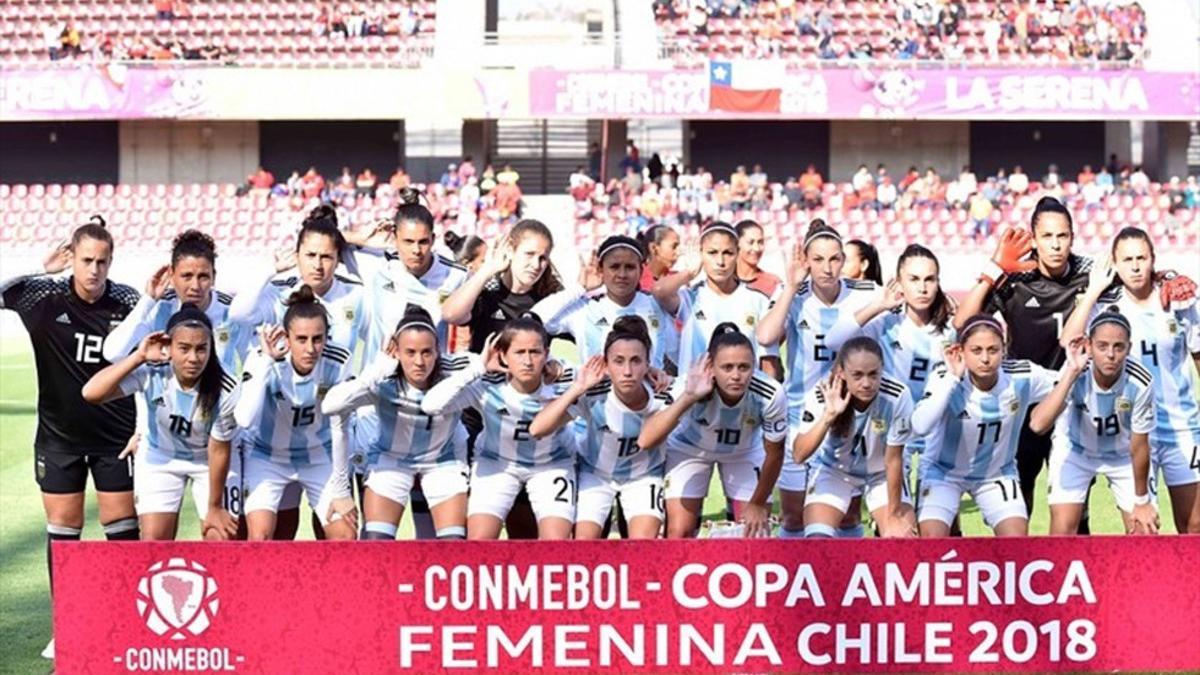 La reivindicativa pose de la selección femenina de Argentina