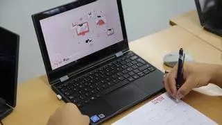 Un mes sin wifi en un insti 'digitalizado' de Cerdanyola: profes y alumnos paran las clases en señal de protesta