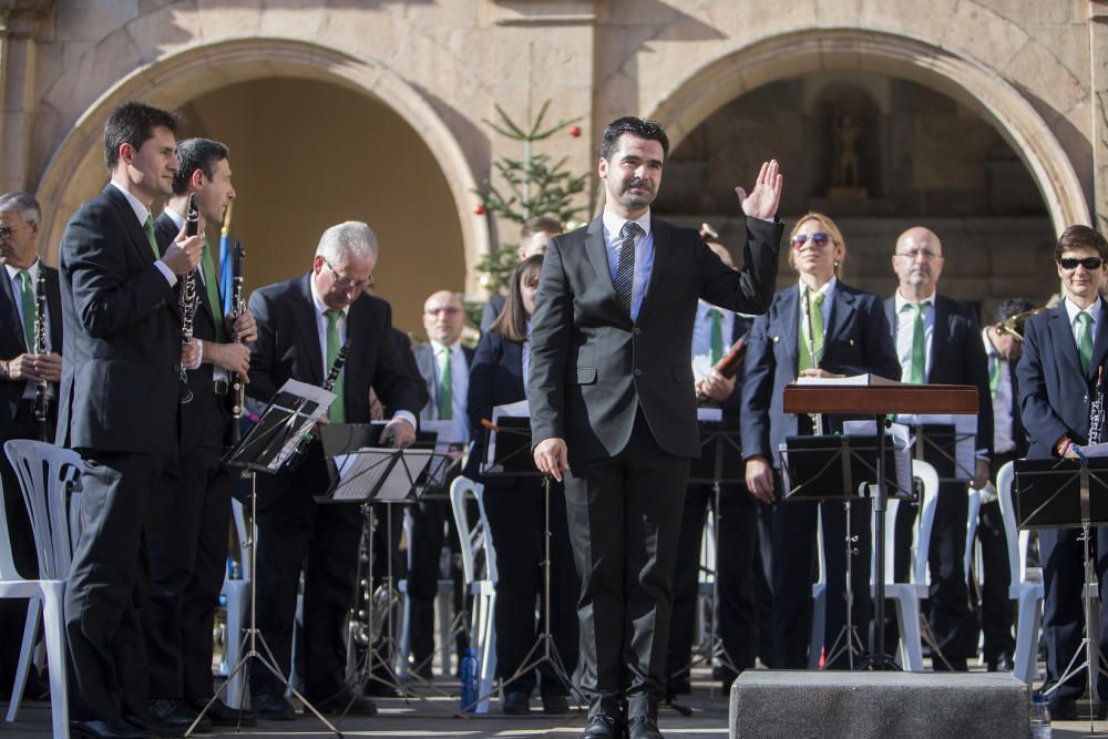 Avtos del Día de Constitución en la plaza María Agustina y plaza Mayor de Castelló