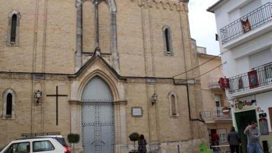 Imagen de la plaza de la Iglesia ayer al mediodía, tras la celebración del mercado.