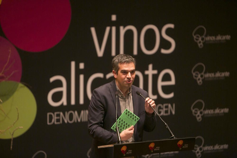 La DOP Vinos Alicante entrega al Museo del Prado el Premio Fondillón