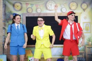 Fotogalería | Pasacalles teatral y más teatro en Cáceres este domingo