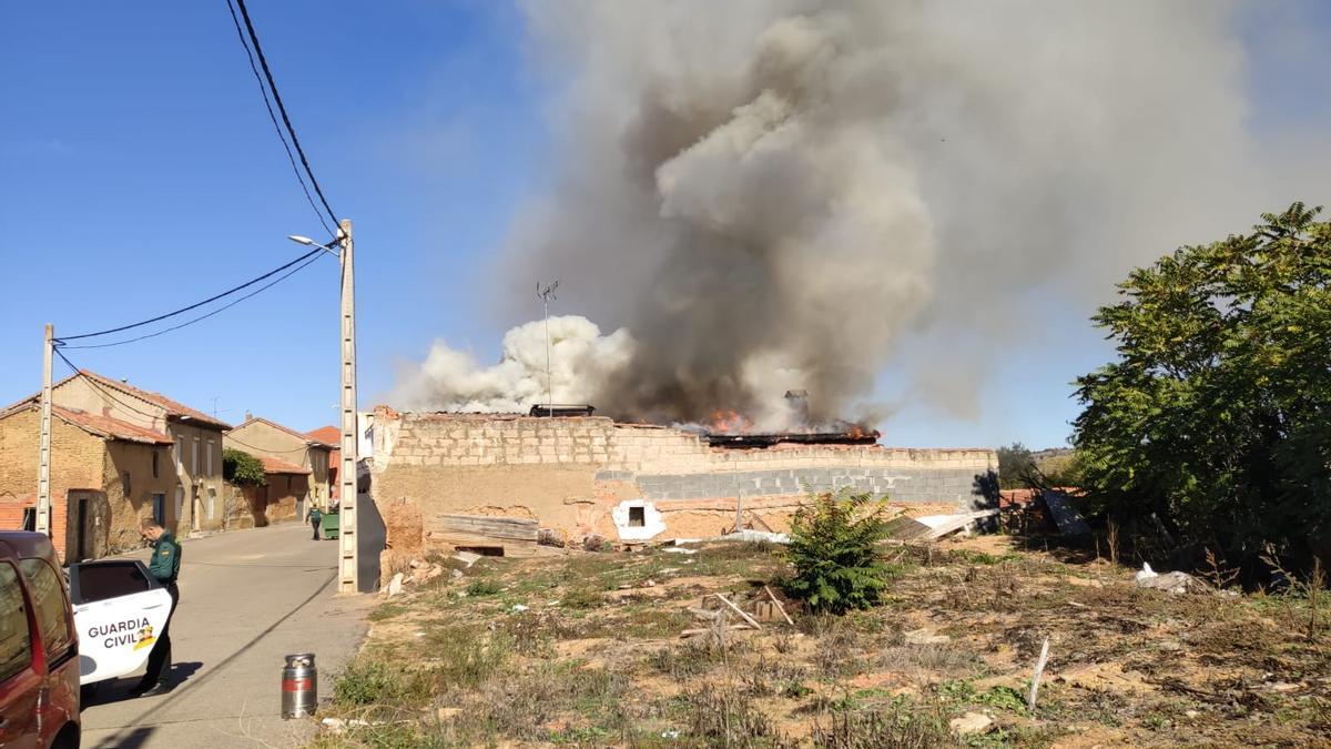 Incendio de una vivienda en Pobladura del Valle.