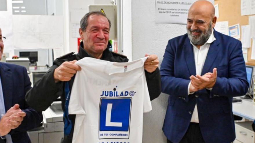 El mayor Miquel Quetglas, ayer, con el alcalde de Palma Jaime Martínez. | POLICÍA LOCAL DE PALMA