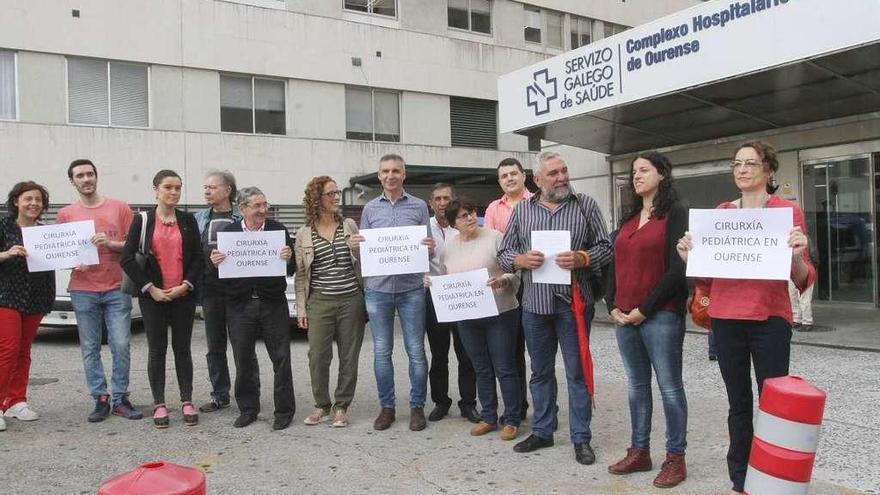 Plataforma en Defensa de la Sanidad Pública ante el CHUO. // FdV