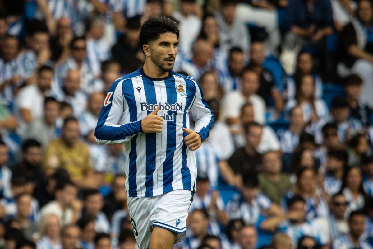 Carlos Soler jugando con la Real Sociedad