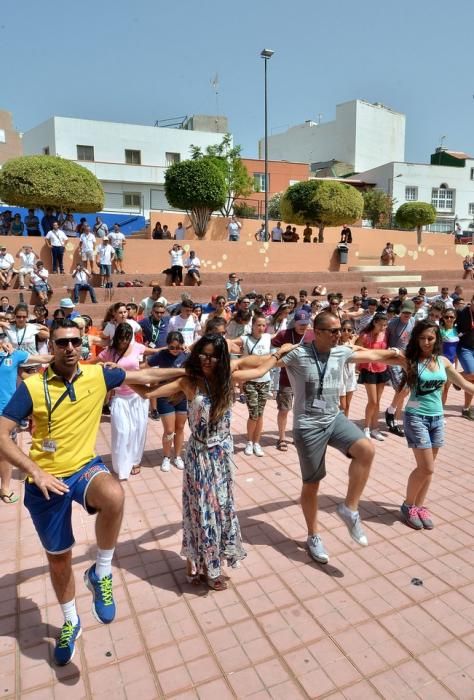 FESTIVAL FOLCLORE INGENIO TALLER BAILAR