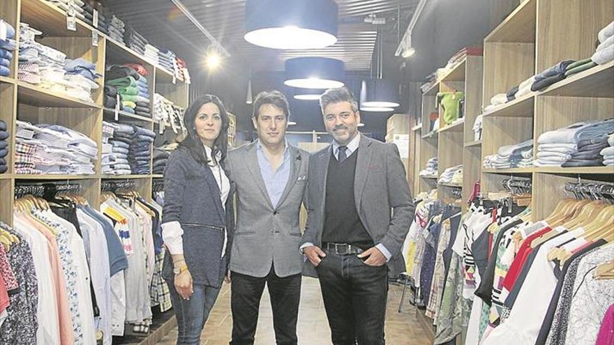 JT Viste Fashion renueva su tienda en la calle Cervantes, 64, de Montoro