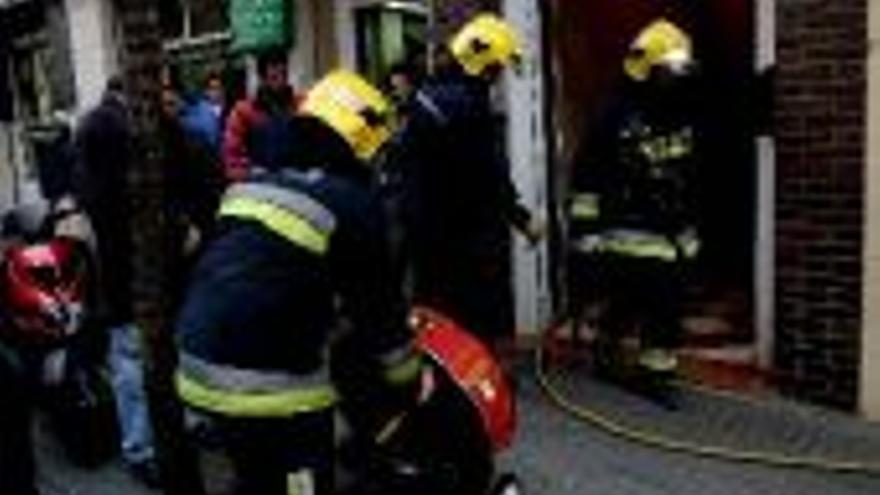 Un incendio provoca daños en una vivienda de Hernández Pacheco