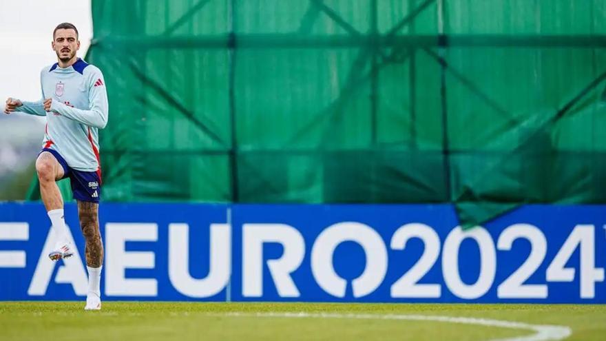 Joselu, en un entrenamiento con la selección