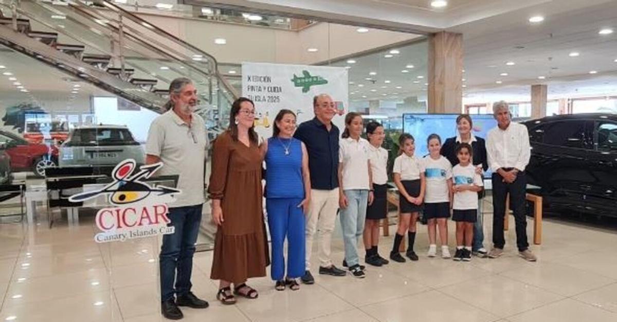 Entrega de los premios del concurso de dibujo Pinta y Cuida tu Isla, este jueves, en las instalaciones de Cabrera Medina en Playa Honda, en Lanzarote