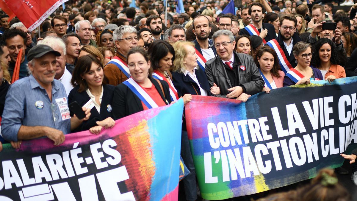 manifestación contra el aumento del coste de vida y la inacción climática convocada por la coalición de izquierda francesa NUPES (Nueva Unión Ecológica y Social Popular) en París