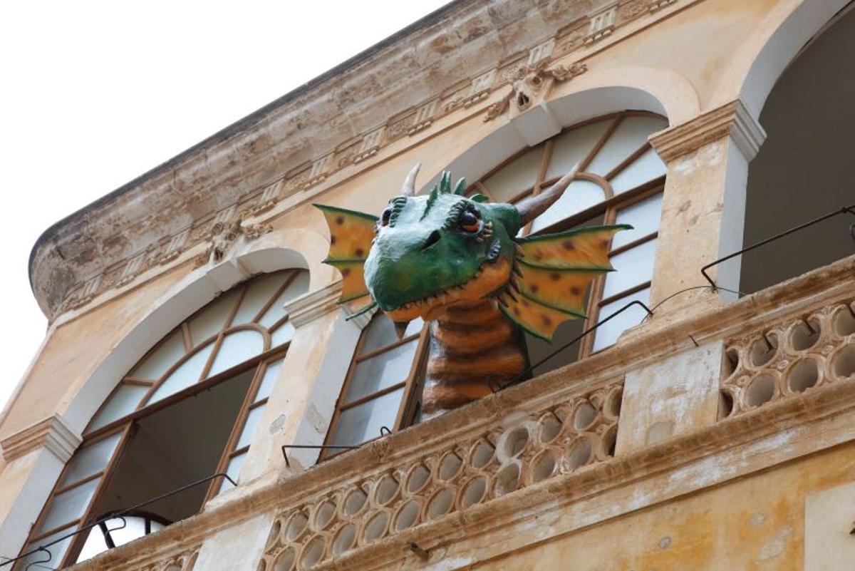 "El Drac" an der Plaça Weyler