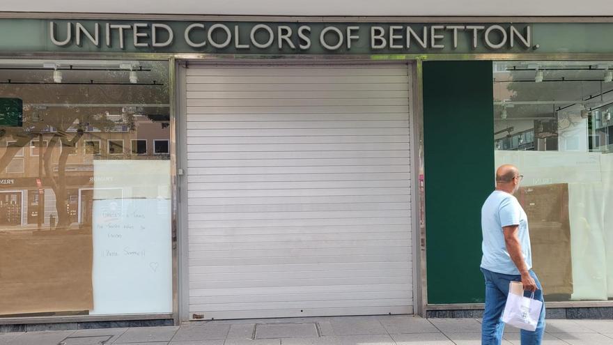 La tienda de Benetton en Mesa y López cerrada.