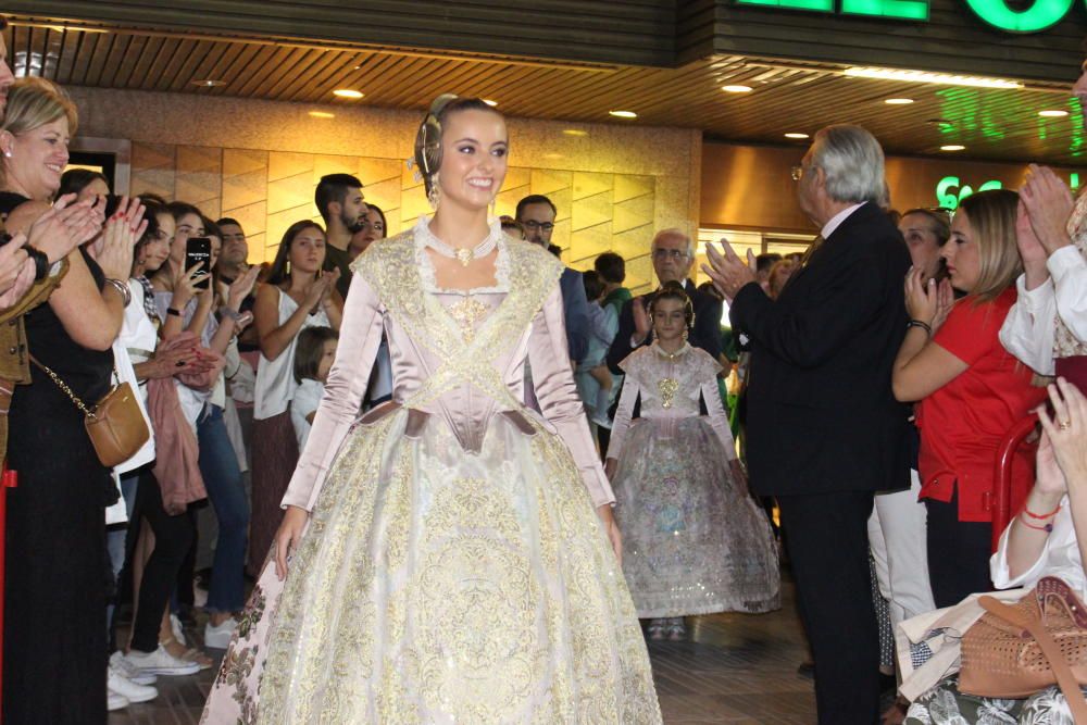 Estreno de las falleras mayores y cortes 2020 en Una Festa per a Tots