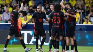 El Barça celebra uno de sus goles en La Cerámica