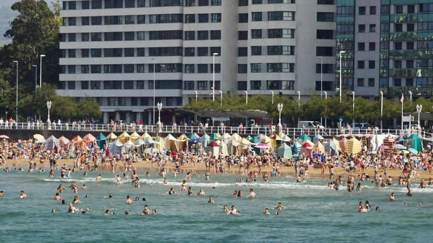 La segunda ola de calor llega este  viernes y durará, al menos, una semana