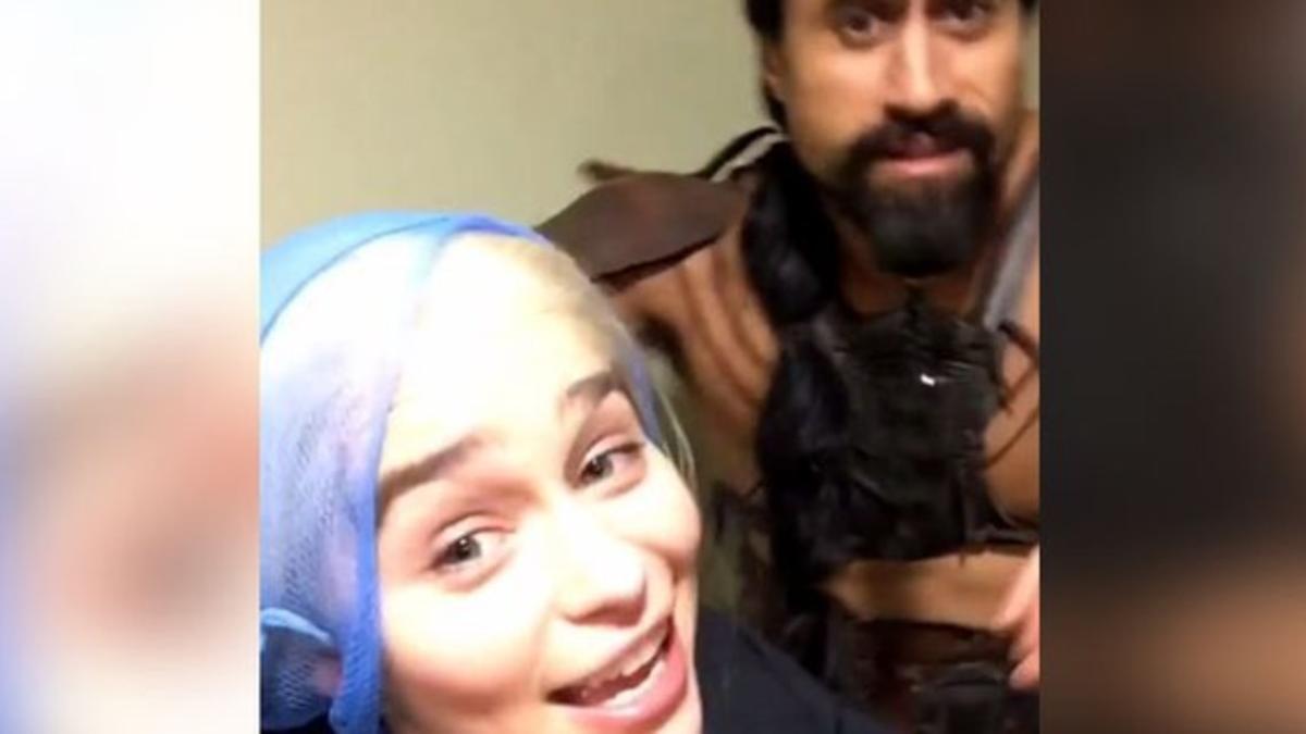 Emilia Clarke y su compañero en 'Juego de tronos' Joe Naufahu rapean en Instagram.