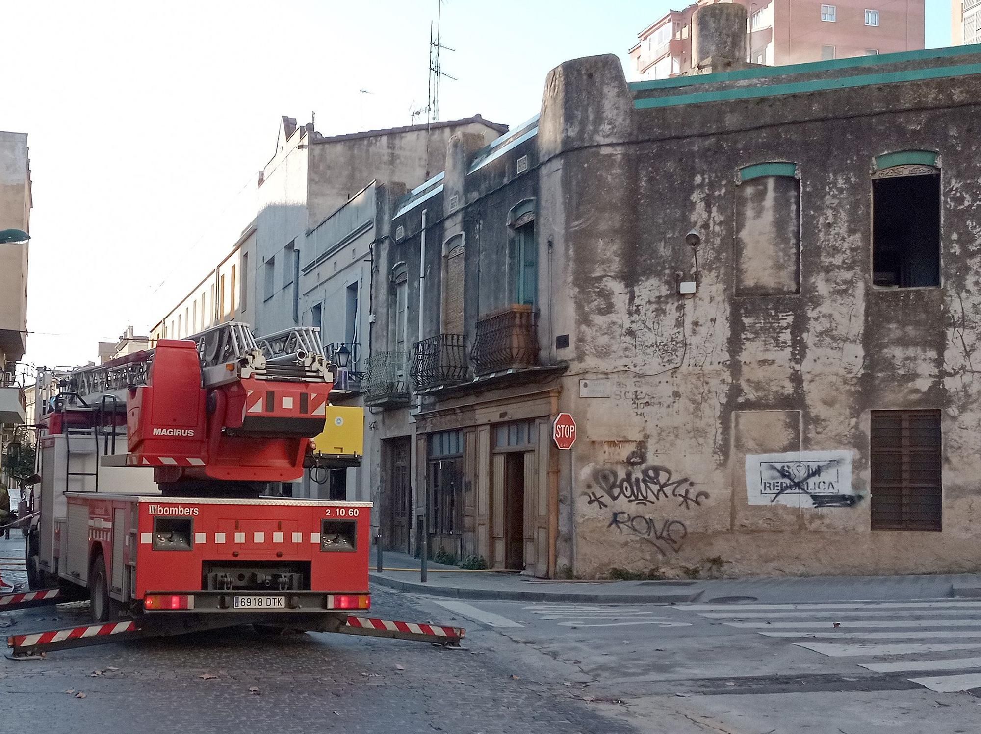 Foc a un habitatge del carrer la Jonquera de Figueres