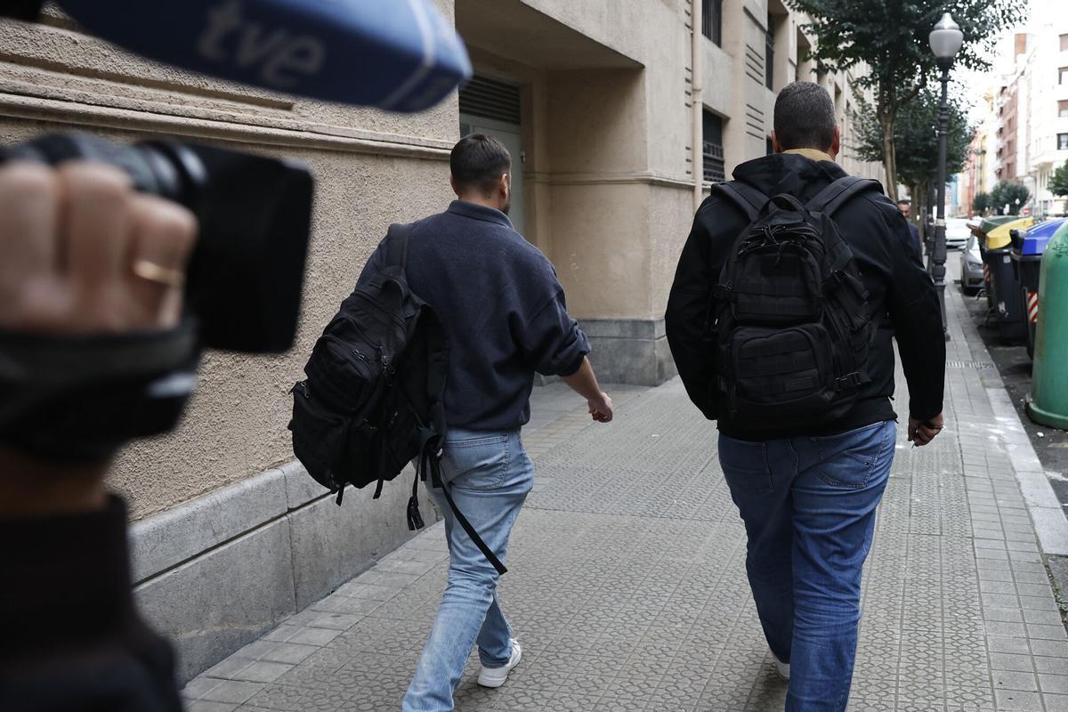 La Unidad Central Operativa (UCO) de la Guardia Civil ha registrado este viernes la sede de que tiene Acciona en Bilbao.