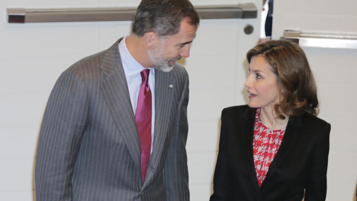 Felipe VI y Letizia Ortiz con blusa de Carolina Herrera en San Sebastián