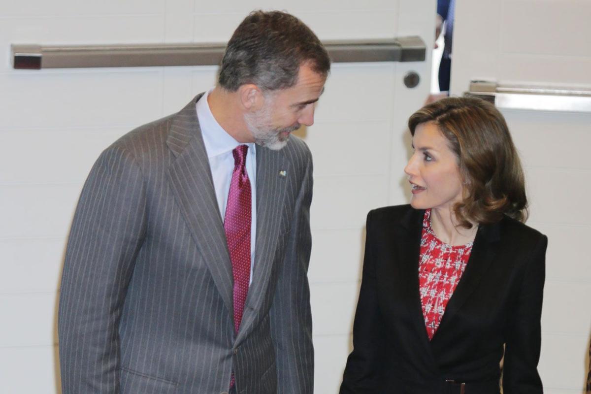 Felipe VI y Letizia Ortiz con blusa de Carolina Herrera en San Sebastián