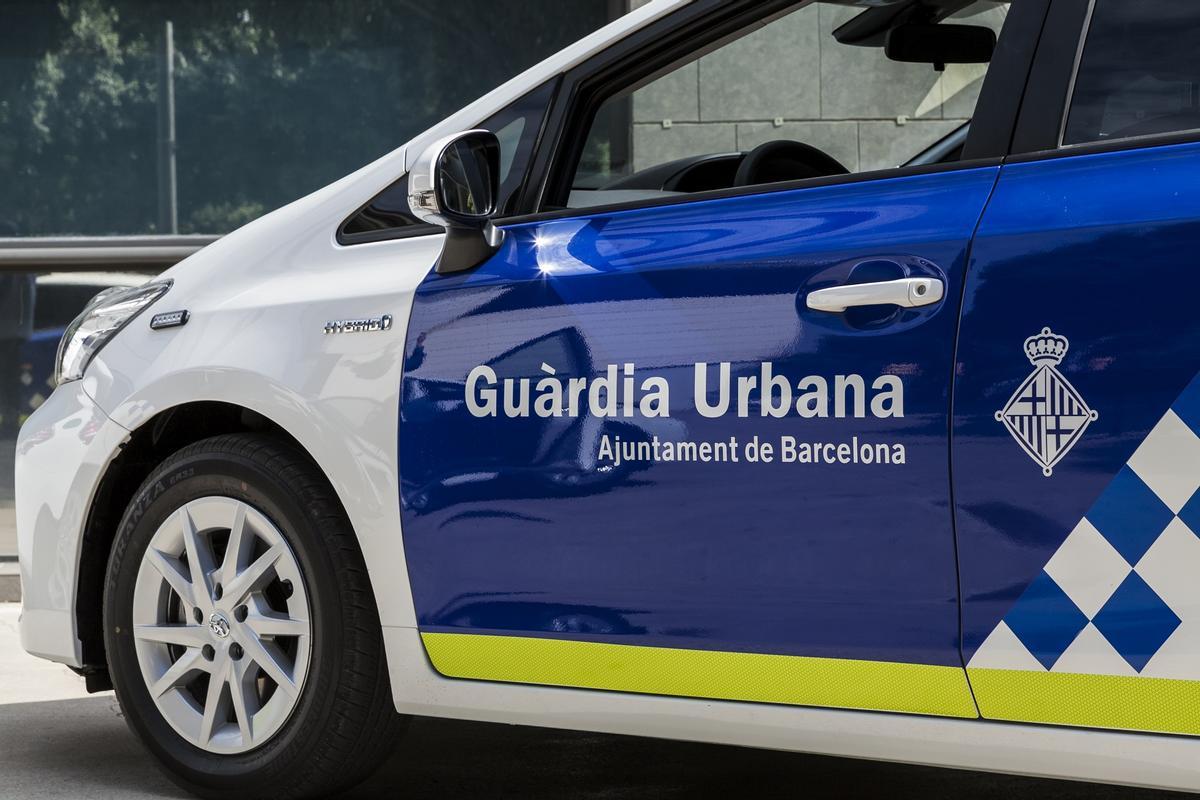Mor un motorista en un accident amb un cotxe de la Guàrdia Urbana de Barcelona