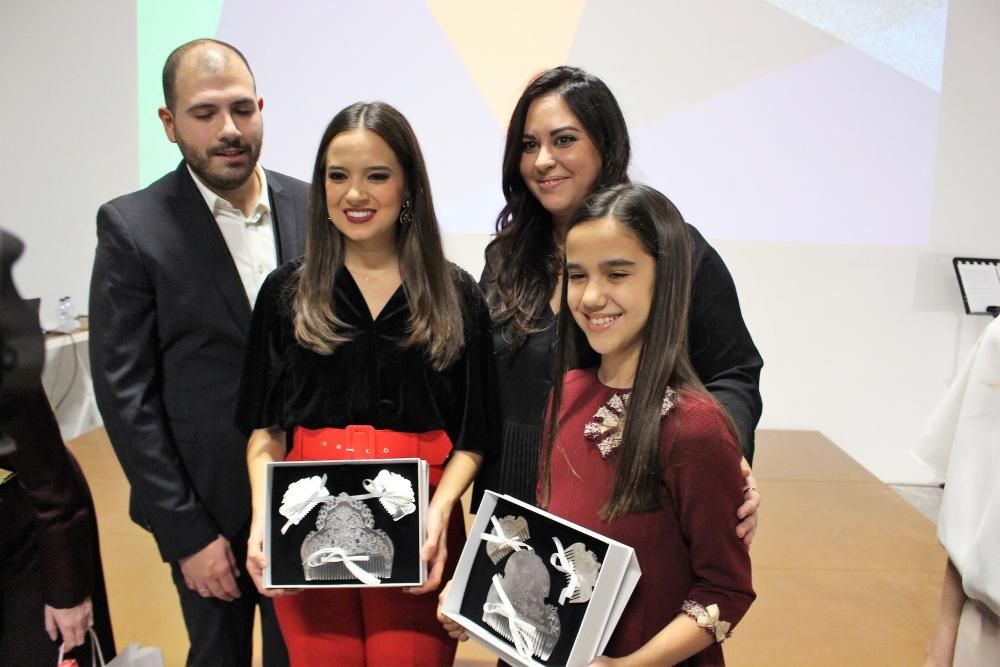 Entrega de las peinetas del "segundo traje" de las falleras mayores y cortes 2019