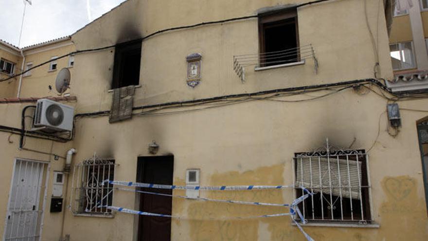 La vivienda afectada por el fuego, en la calle Virgen del Pilar, por detrás de Barbarela.