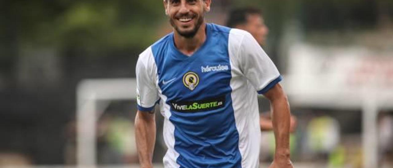 Juanma Espinosa celebra su gol de falta en el partido de Copa frente al Andorra