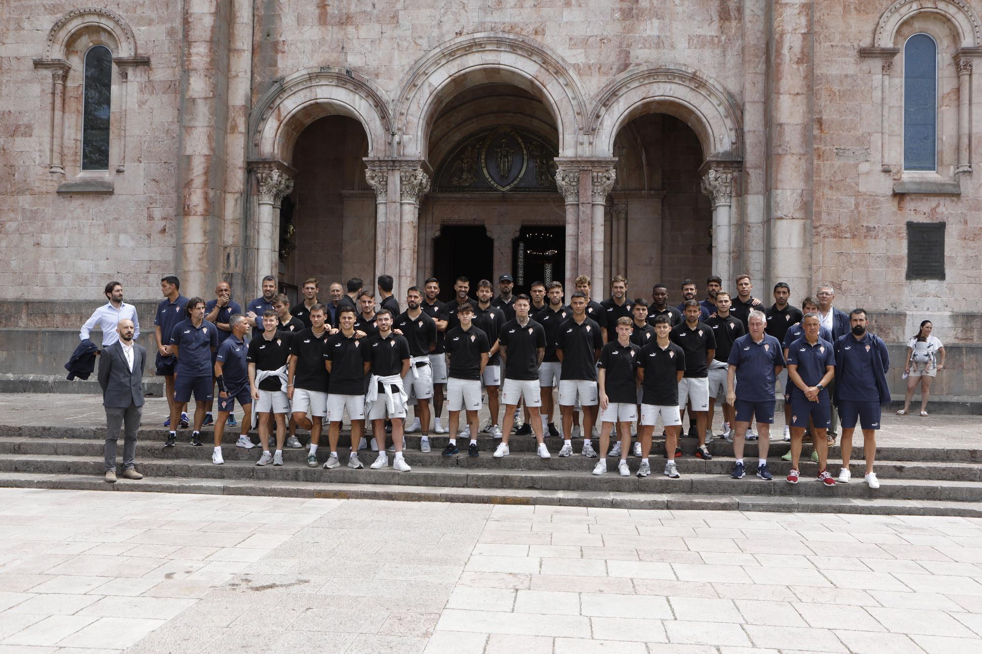 En imágenes: El Sporting cumple con la tradición ante la Santina