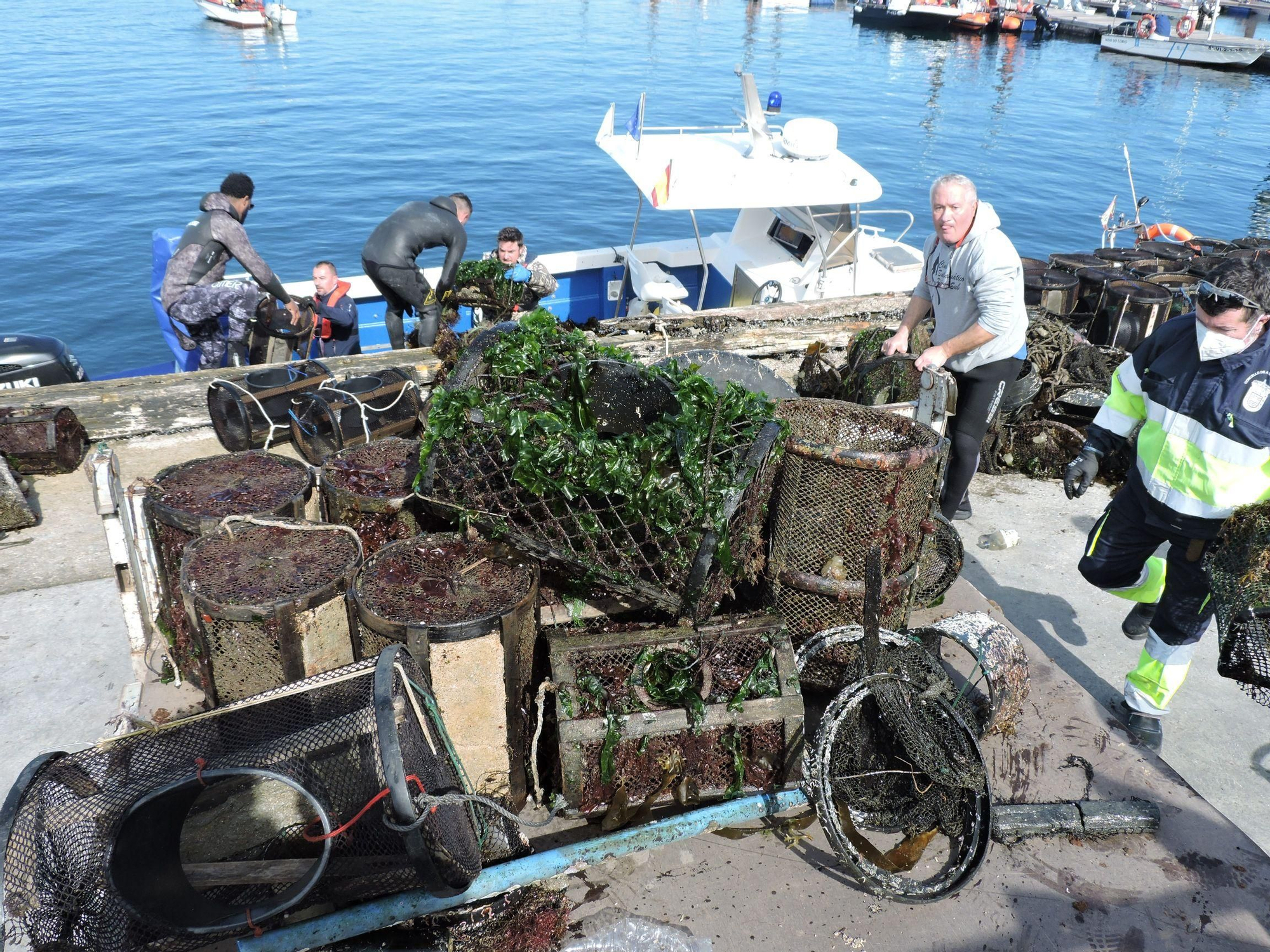 Así se lucha contra la basura marina en Areoso