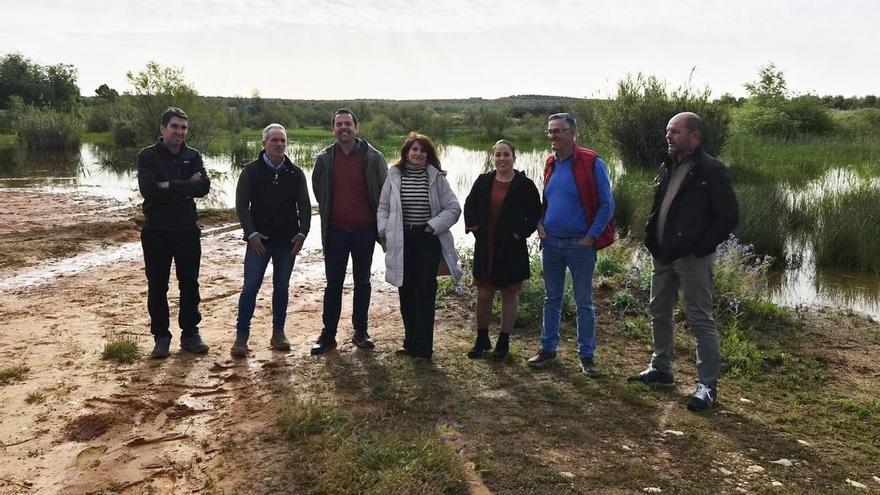 Las instituciones se unen para avanzar en la protección de la Laguna de la Mohedana como espacio natural