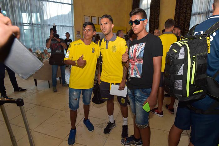 Llegada de la Unión Deportiva Las Palmas al ...