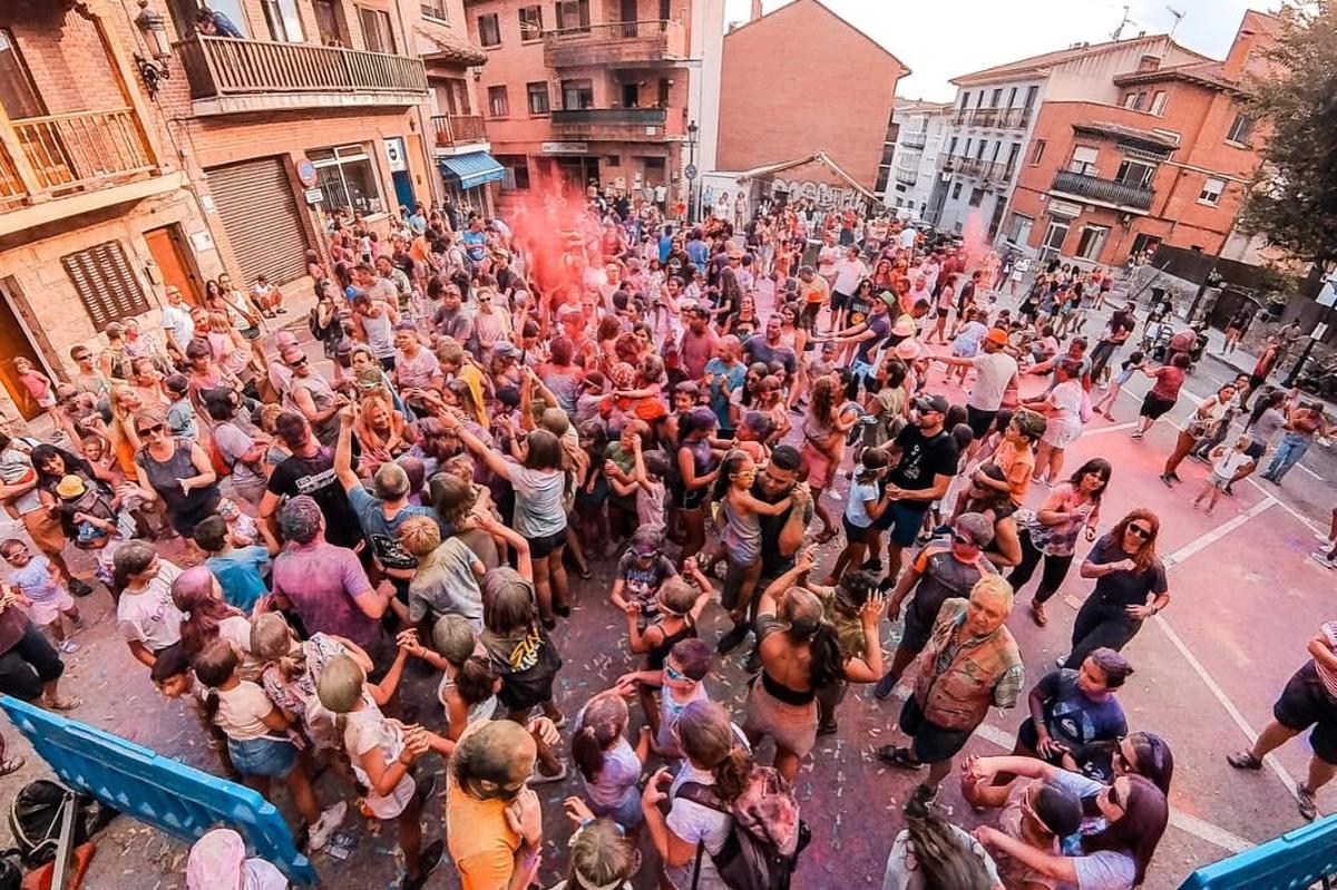 Entre la programación de las fiestas, Manzanares El Real repite su icónica Fiesta Holi que tendrá lugar el viernes 31 de agosto