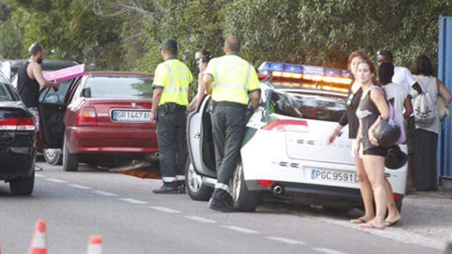 La Guardia Civil ataja el caos circulatorio en el mirador del Pujol a base de multas