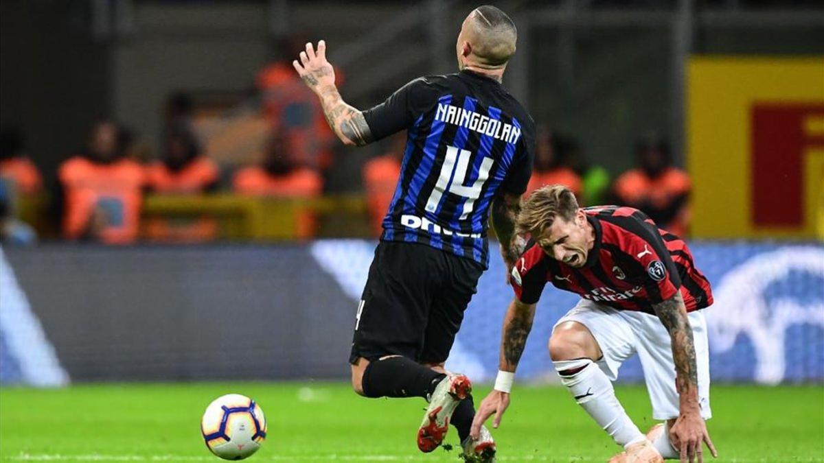 Nainggolan recibiendo la entrada de Biglia