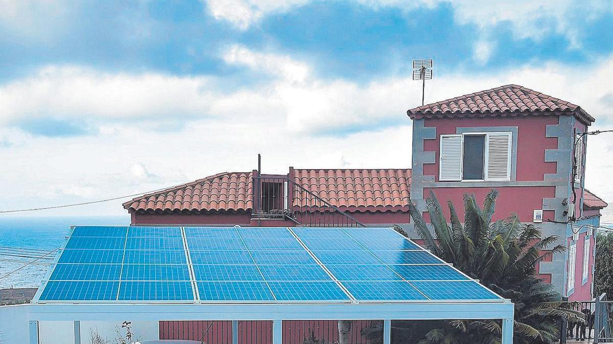 Paneles solares en una vivienda en Gran Canaria.