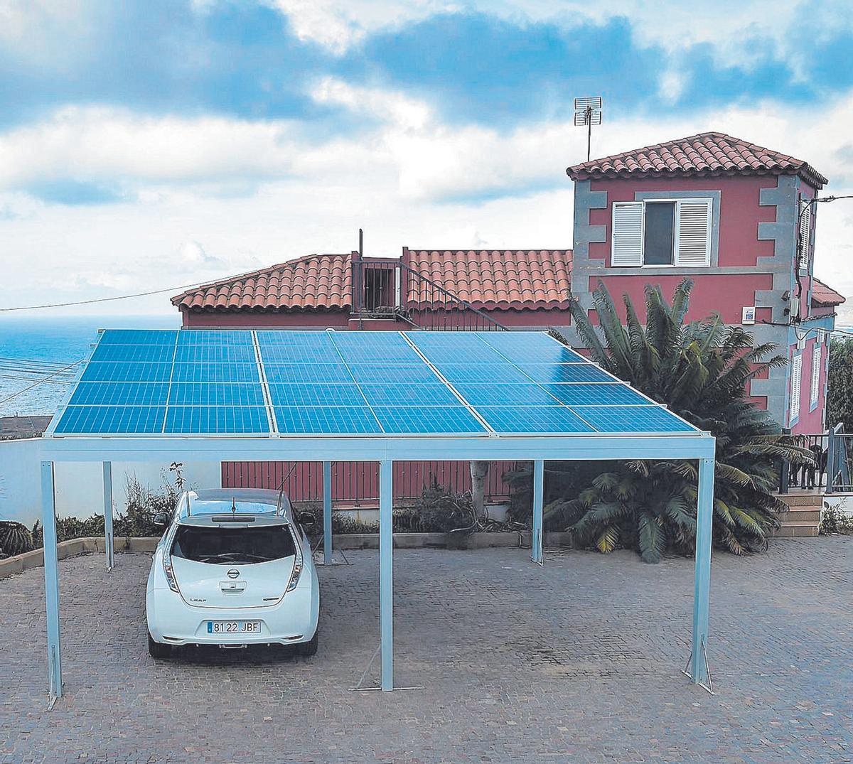 Paneles solares en una vivienda en Gran Canaria.