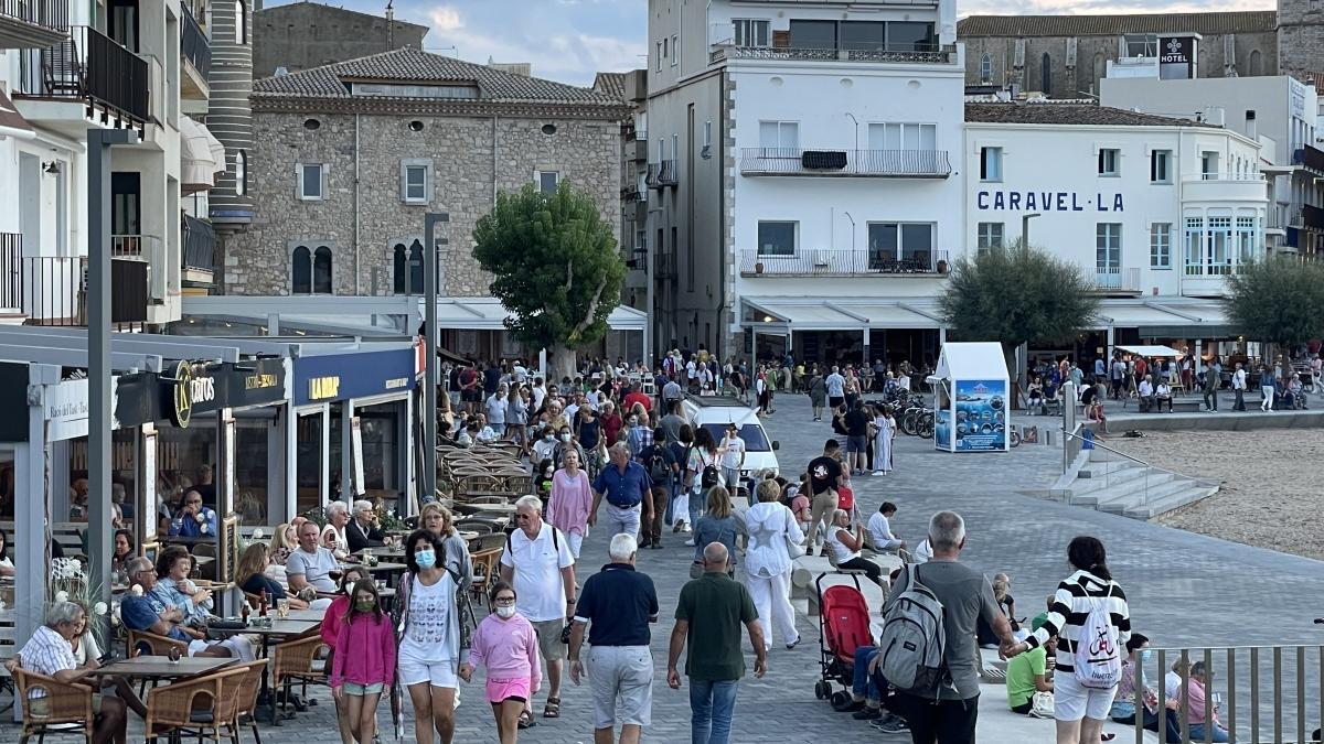 Una imatge de la Platja amb turistes, aquest estiu.