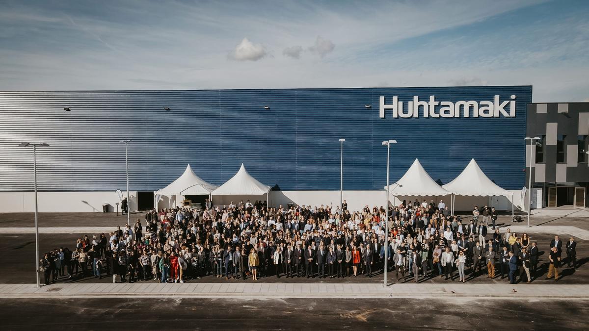 La inauguración de las nuevas instalaciones de Huhtamaki Spain contaron con la presencia de 500 invitados, en una jornada para el recuerdo.