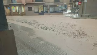 Una tempesta carregada de pedra a la Catalunya central inunda baixos a Moià, la C-59 i desploma temperatures