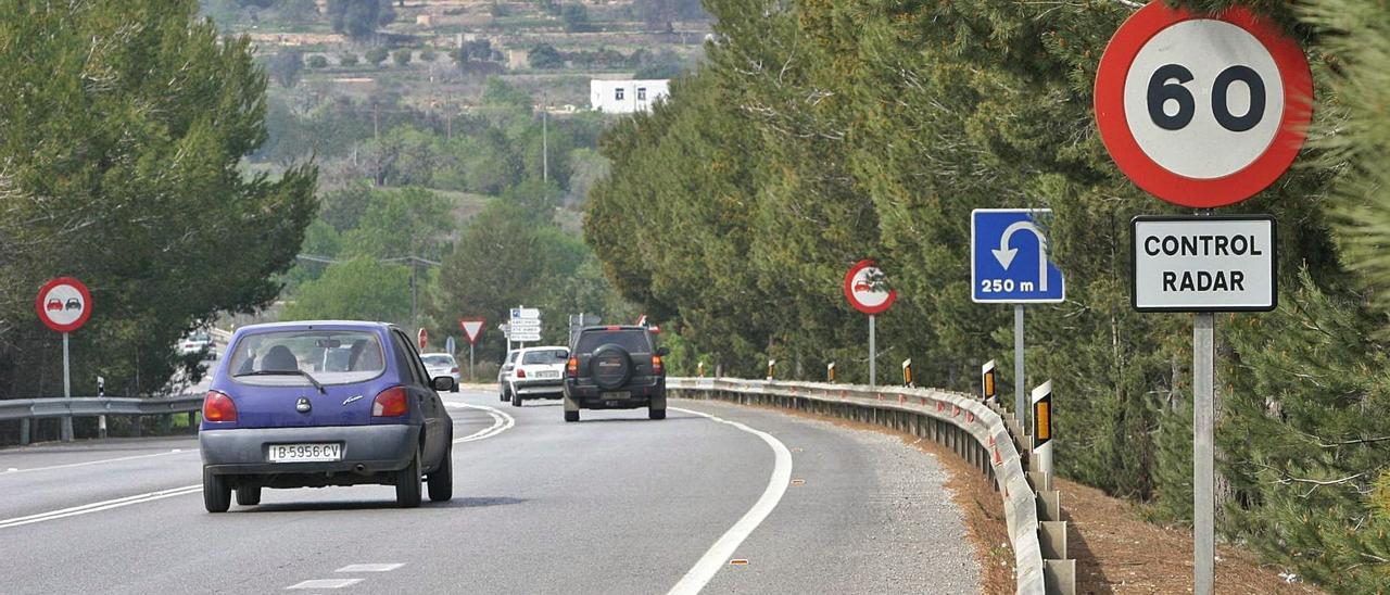 Aviso de la presencia de un radar en punto de la red viaria de Eivissa. | VICENT MARÍ