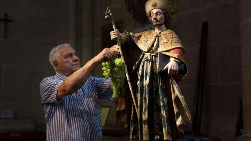 Muere Toño, el vecino de A Ponte que durante 70 años llevó un racimo al apóstol para la procesión