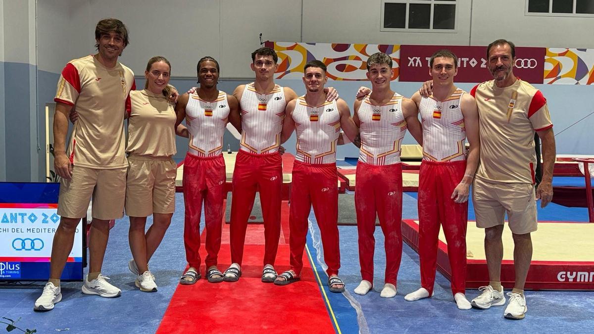 L'equip espanyol de gimnàstica artística, amb Thierno Diallo, el primer gimnasta per l'esquerra