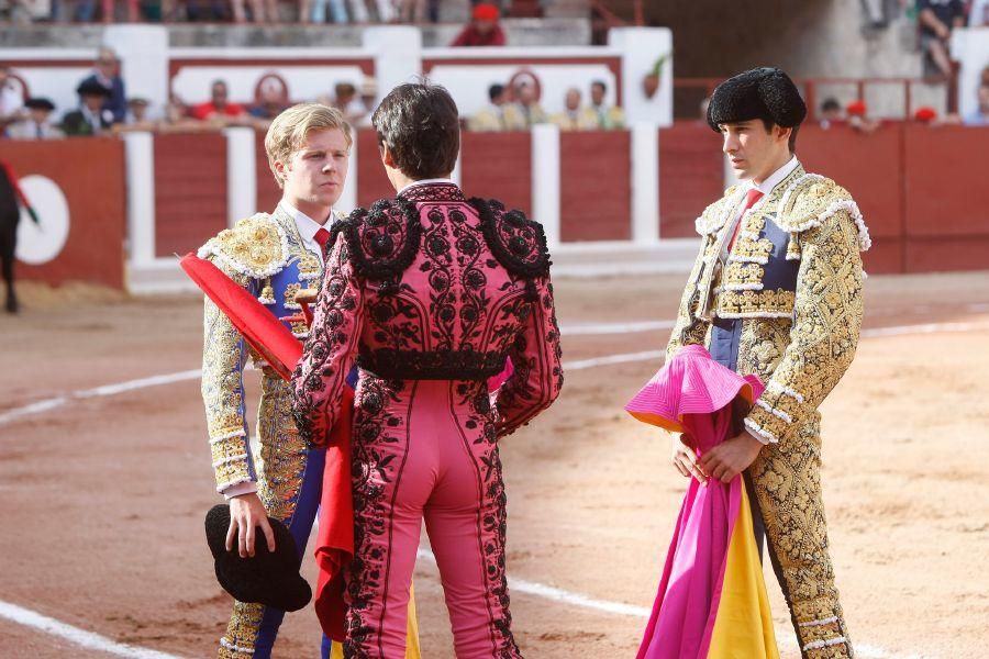 Toros en San Pedro: Cayetano, por la puerta grande