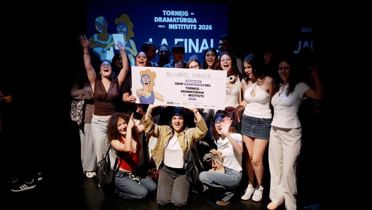 Els alumnes de l'INS Gabriel Ferrater guanyadors del premi del públic.